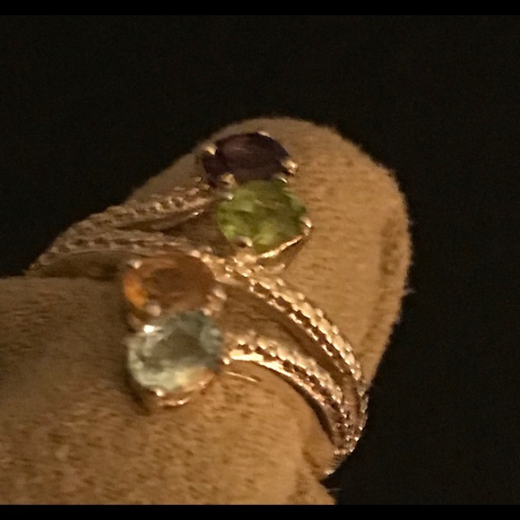 Multi stone ring in sterling silver, SZ 6. $30 - Picture 3 of 3